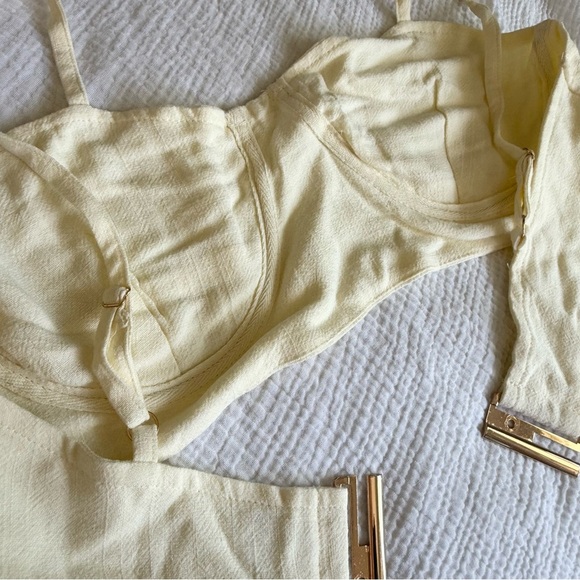 PrettyLittleThing Soft Yellow Top - Picture 7 of 12